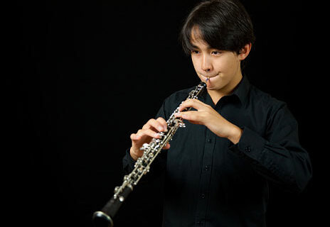 teen-playing-oboe