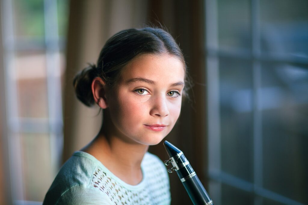 young-clarinettist-posing-with-her-clarinet